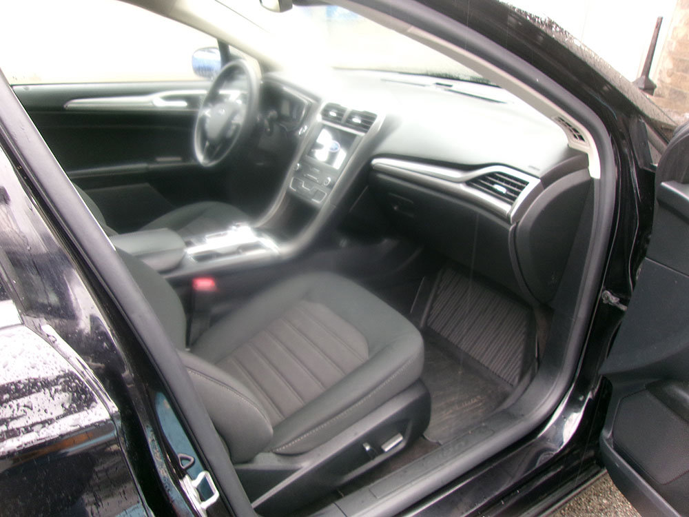 Used 2020 Ford Fusion SE image 11
