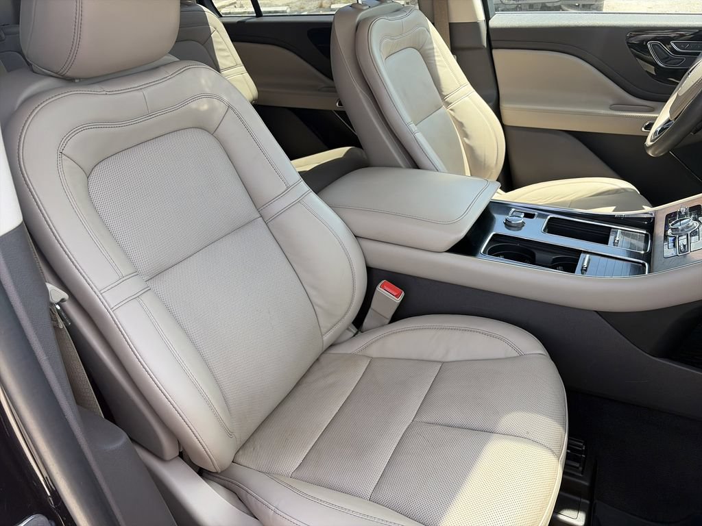 Used 2023 Lincoln Aviator Reserve w/ Equipment Group 201A RWD image 32