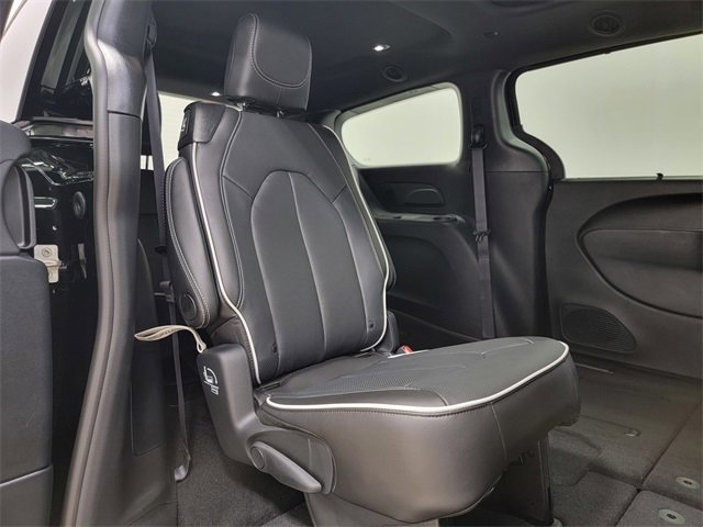 New 2026 Chrysler Pacifica Limited w/ S Appearance Package image 18