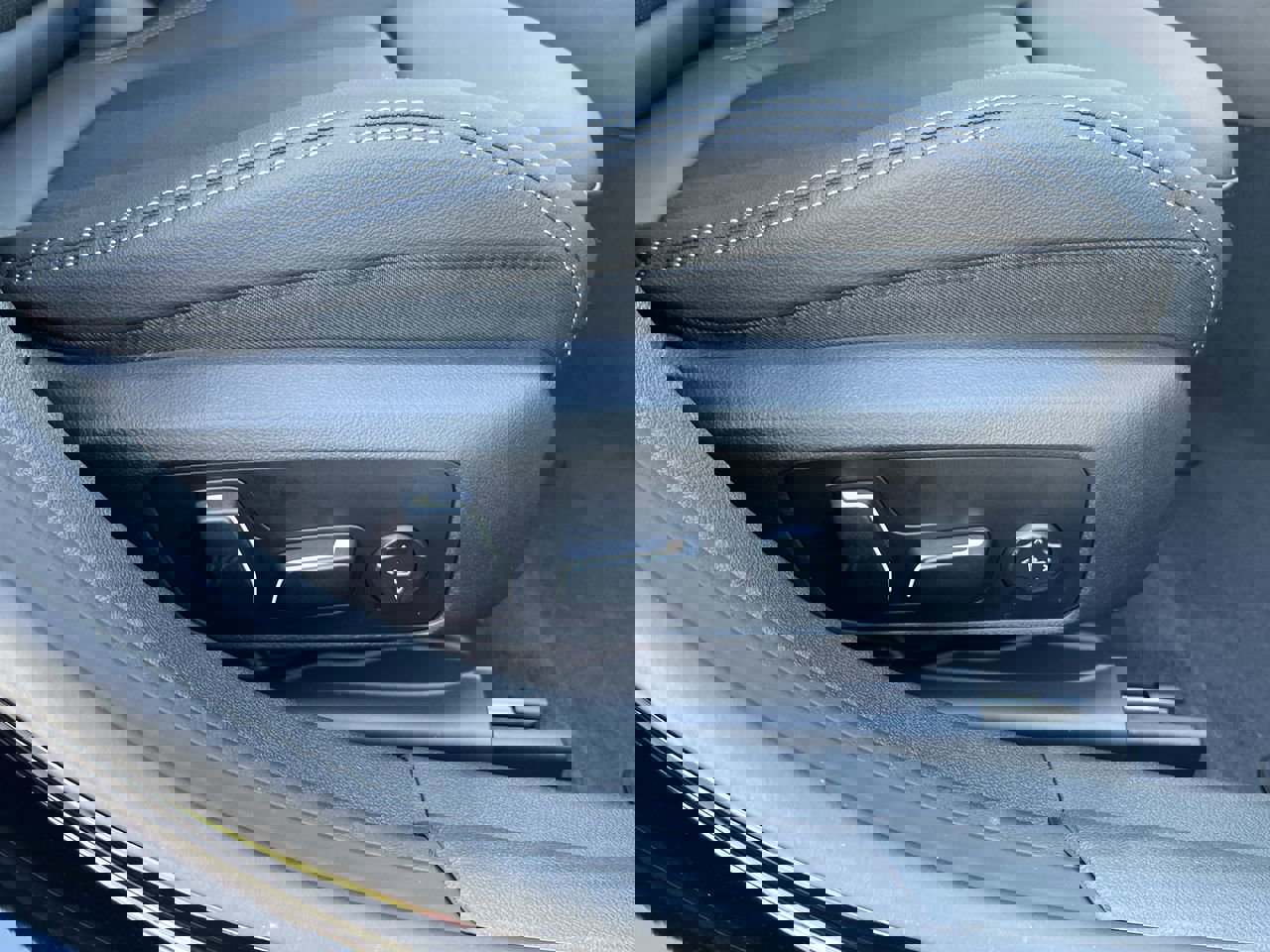 Used 2025 BMW i4 eDrive40 w/ Parking Assistance Package image 37