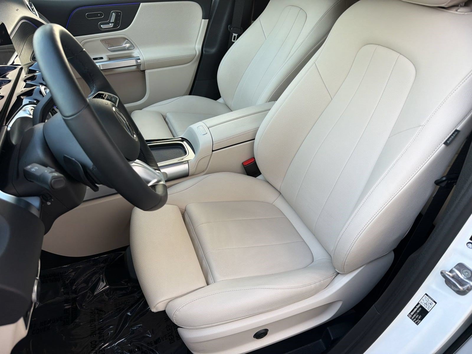 Used 2026 Mercedes-Benz GLB 250 4MATIC image 5