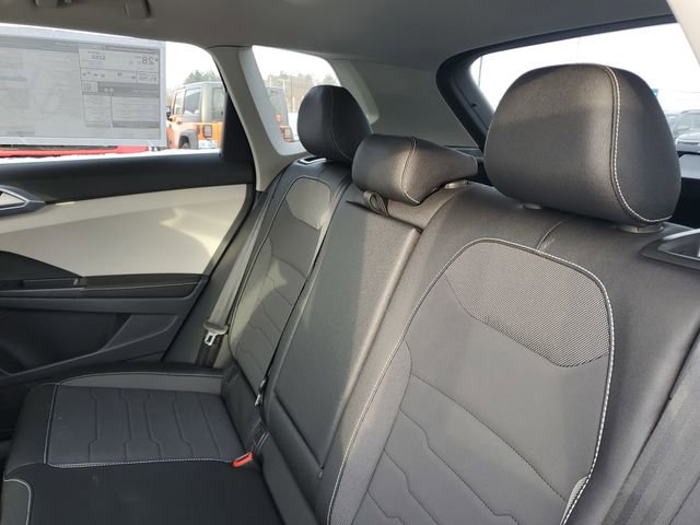 New 2026 Volkswagen Taos SE image 29