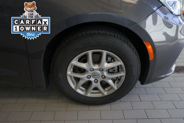 Used 2023 Chrysler Pacifica Touring-L image 16