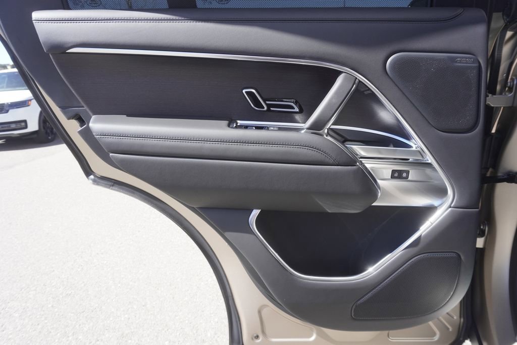 New 2026 Land Rover Range Rover SE image 28