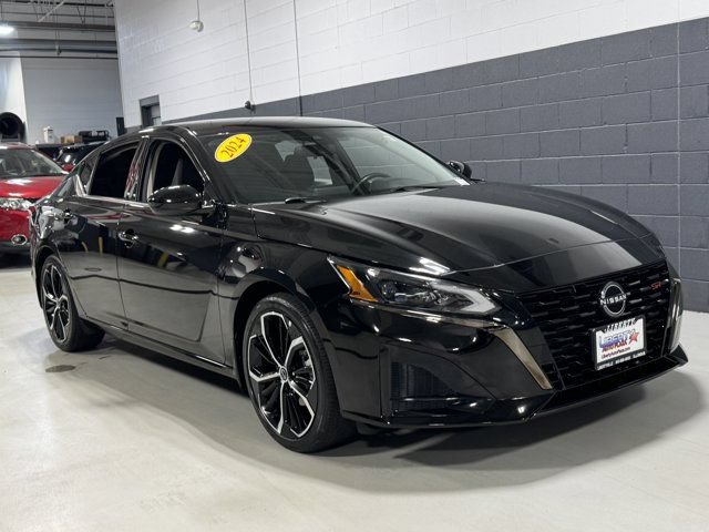Used 2024 Nissan Altima 2.5 SR FWD image 2