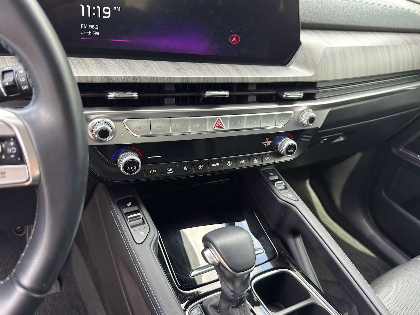 Certified 2024 Kia Telluride EX w/ EX Captain's Chair Package image 12