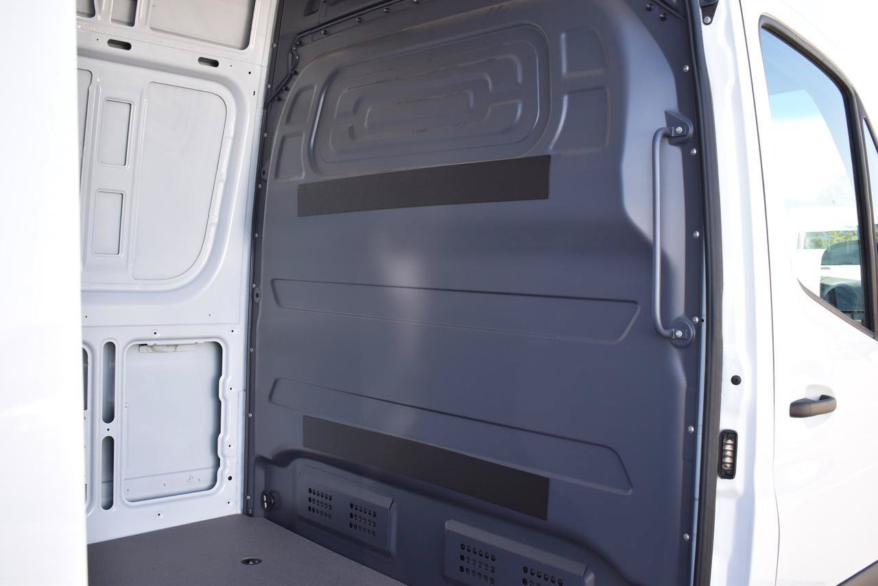 Used 2024 Mercedes-Benz Sprinter 2500 image 6