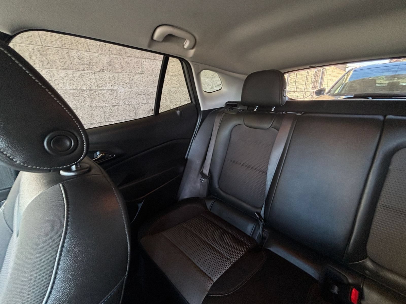 Used 2025 Chevrolet Trax LT FWD image 38