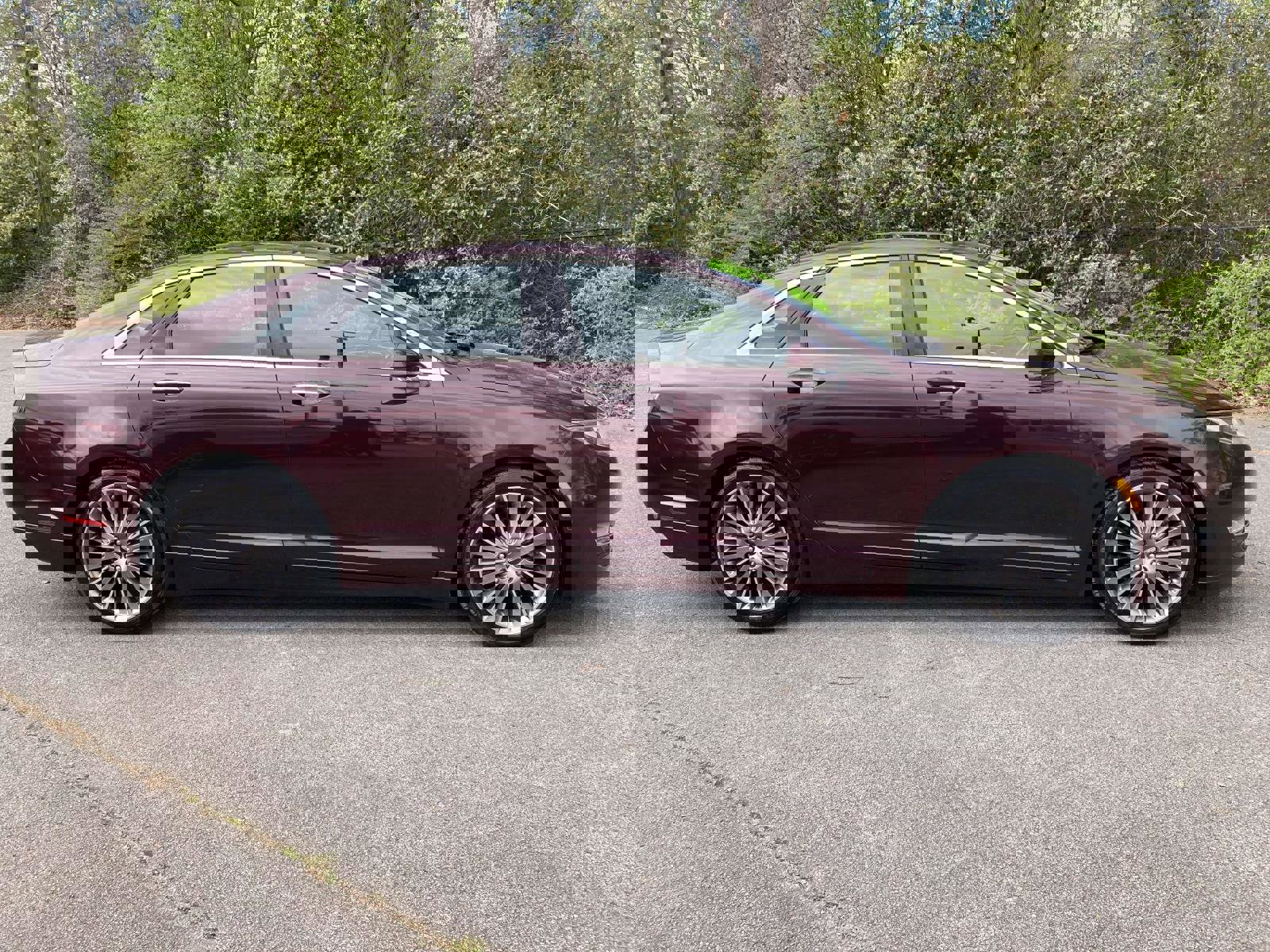 Used 2013 Lincoln MKZ Hybrid image 2