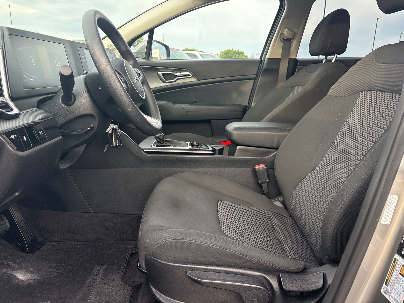 Used 2025 Kia Sportage LX FWD image 13