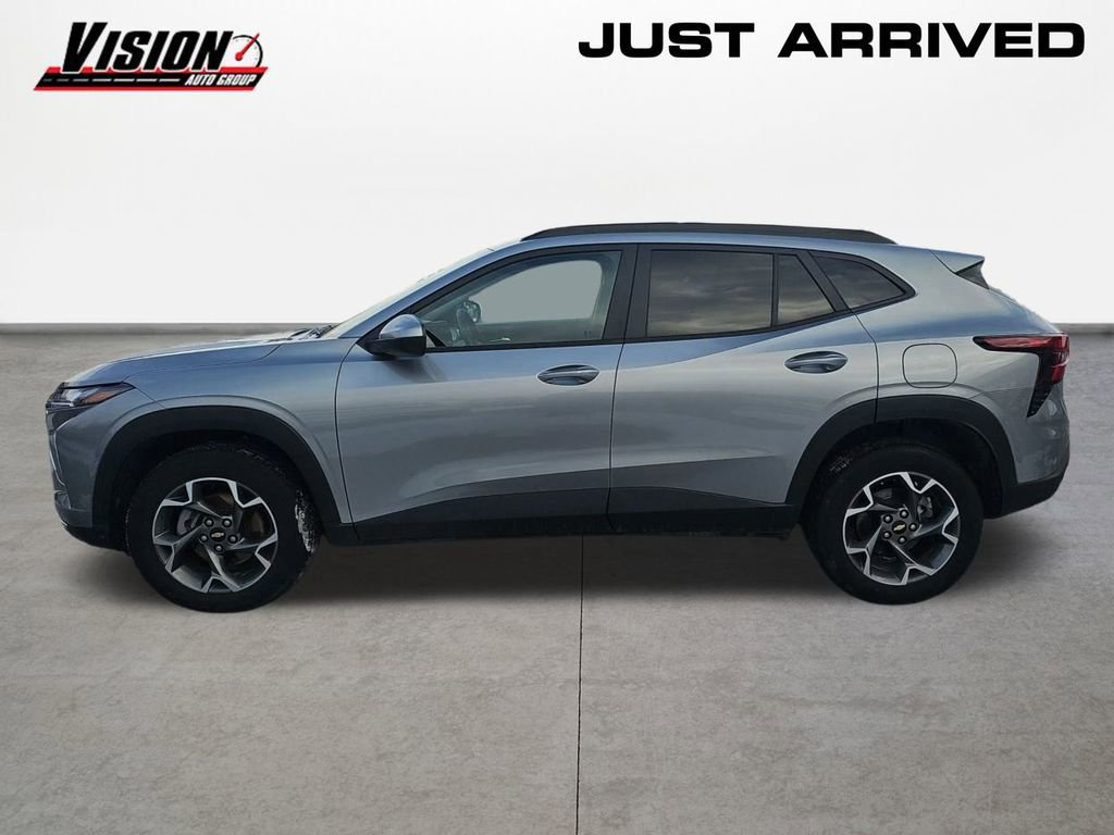 Used 2025 Chevrolet Trax LT w/ Driver Confidence Package image 8