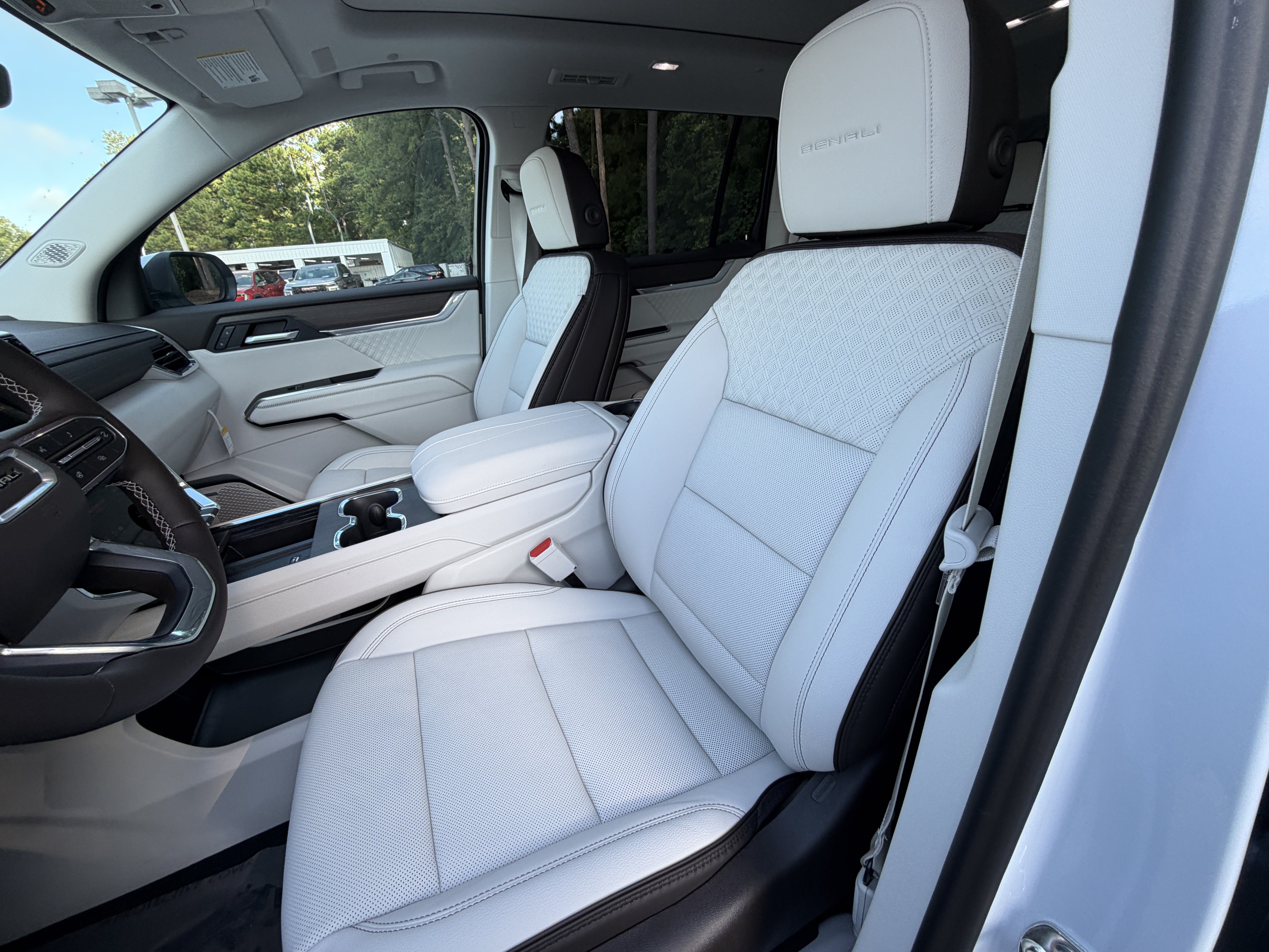 New 2027 GMC Acadia Denali w/ Denali Reserve Package FWD image 15