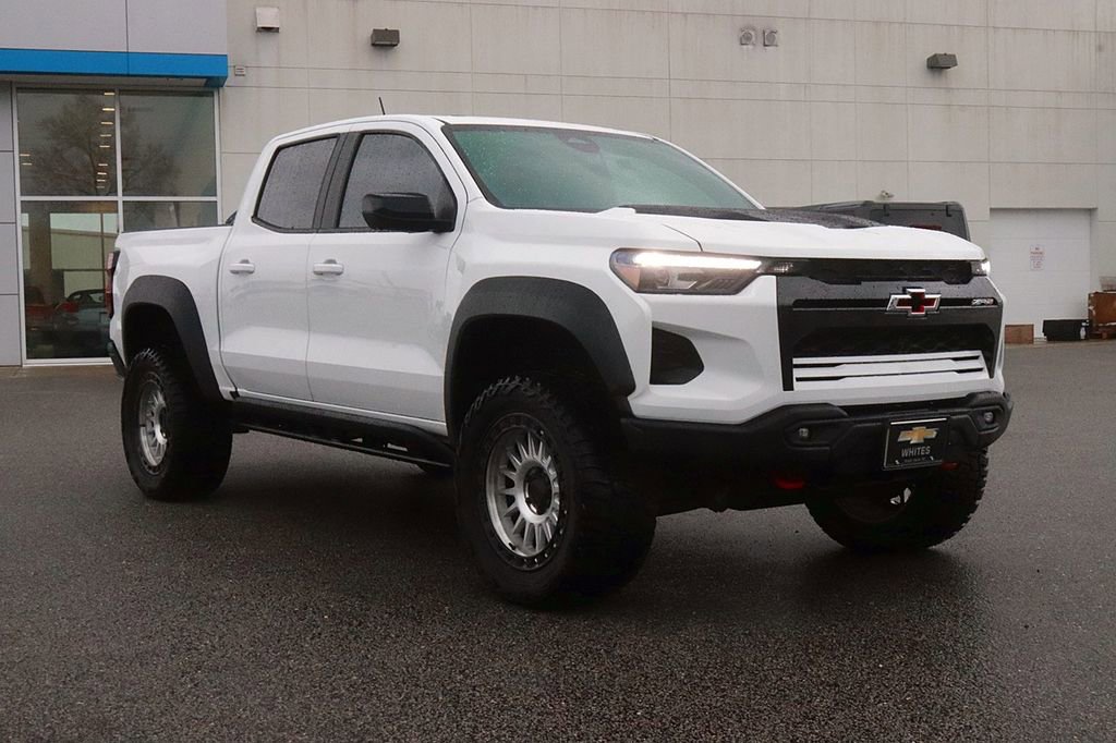 Used 2024 Chevrolet Colorado ZR2 w/ ZR2 Bison Edition AWD/4WD image 3