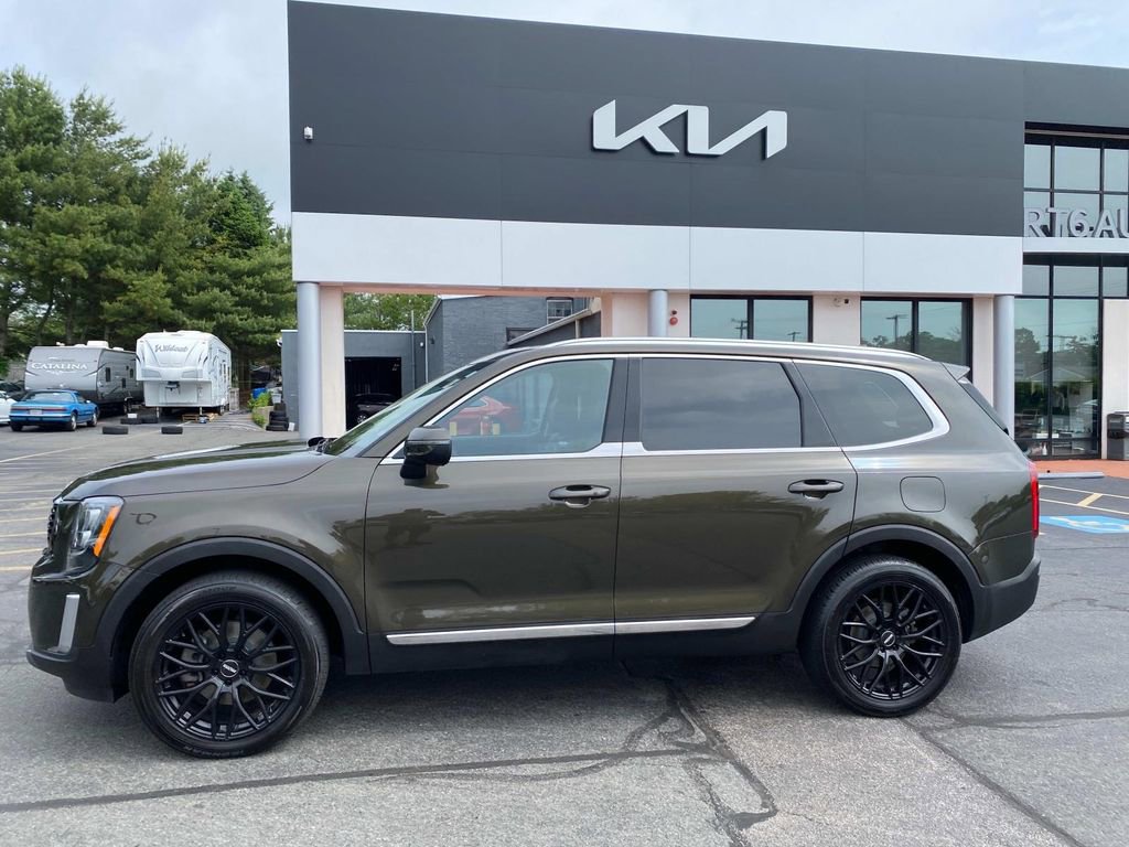 Used 2022 Kia Telluride EX w/ EX Premium Package image 2