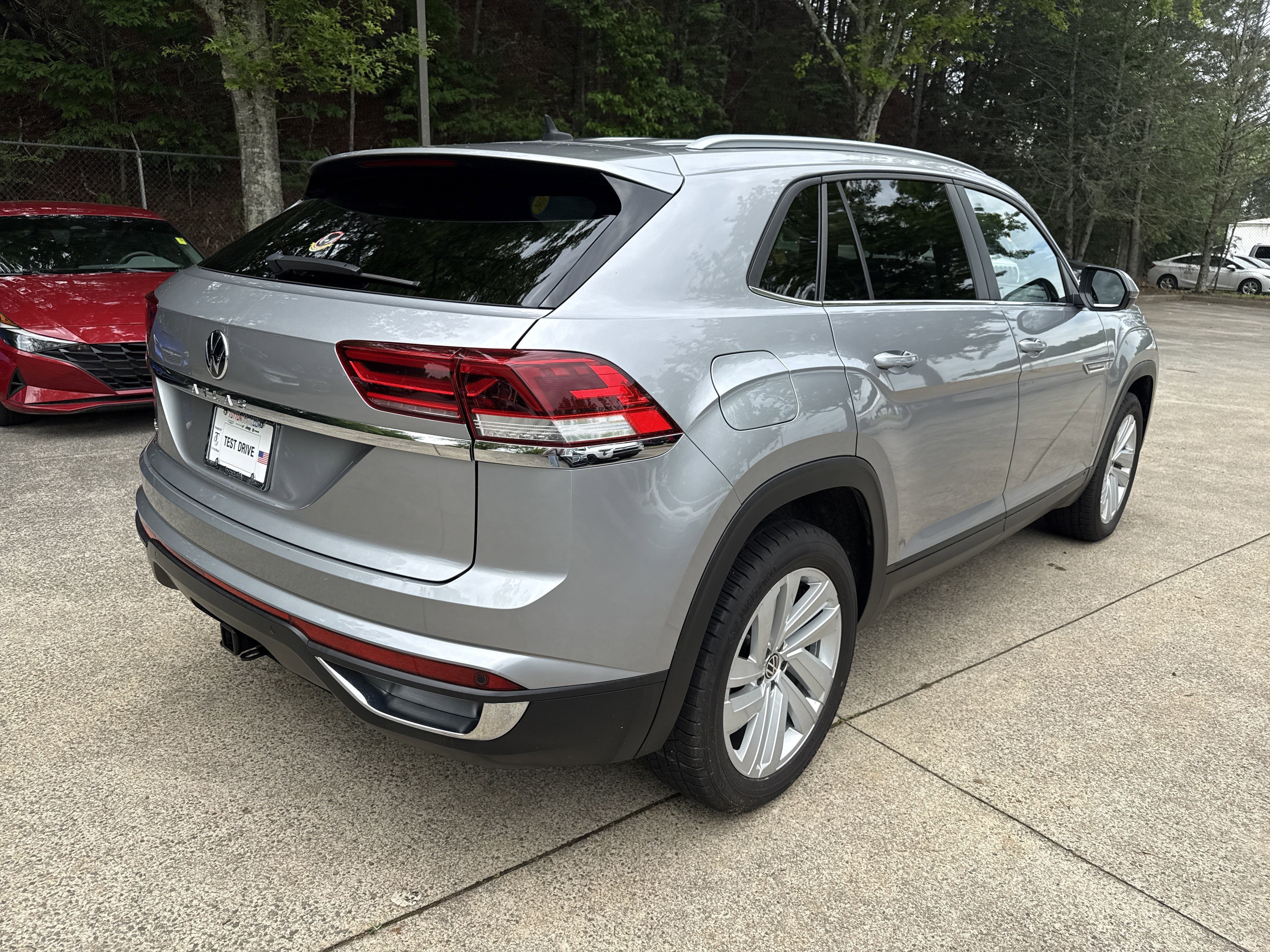 Used 2020 Volkswagen Atlas Cross Sport SE FWD image 7