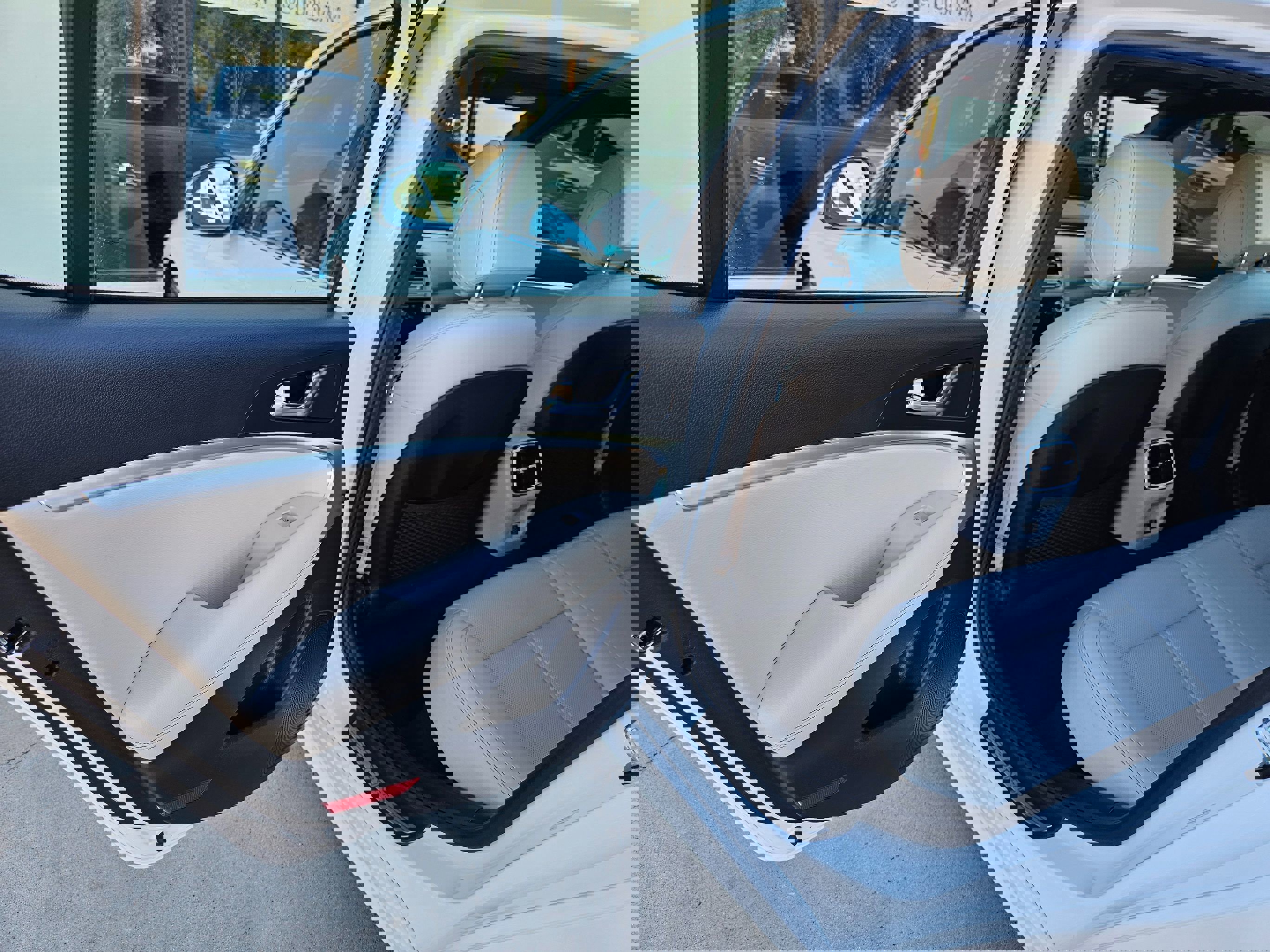 Used 2025 Genesis G70 2.5T image 17