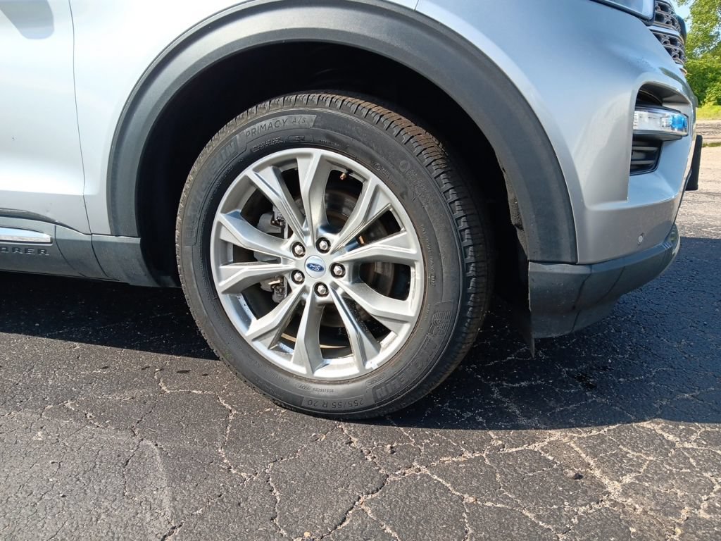 Used 2023 Ford Explorer Limited AWD/4WD image 3
