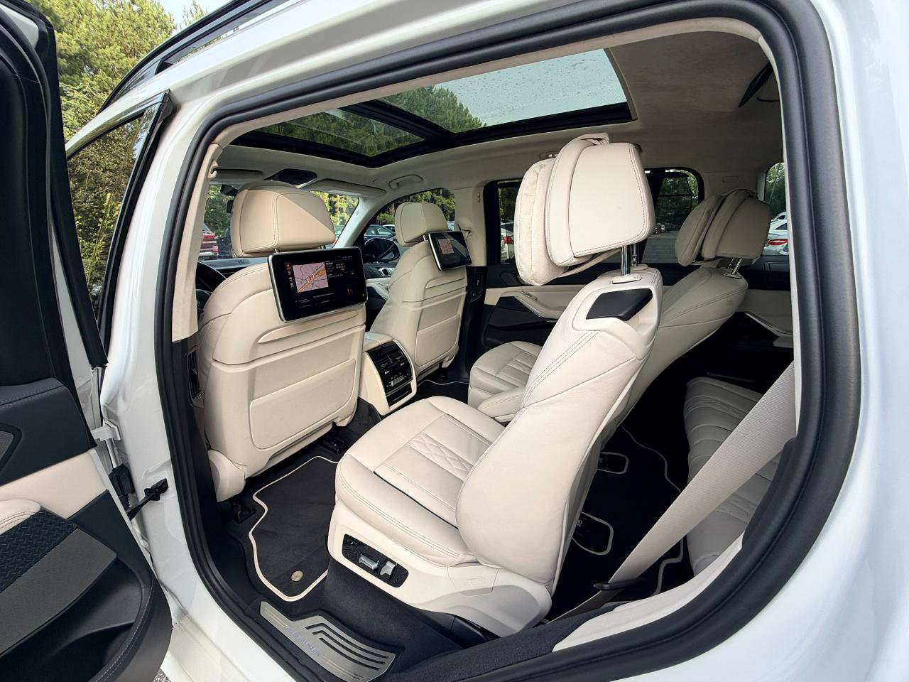 Used 2022 BMW ALPINA XB7 AWD/4WD image 10