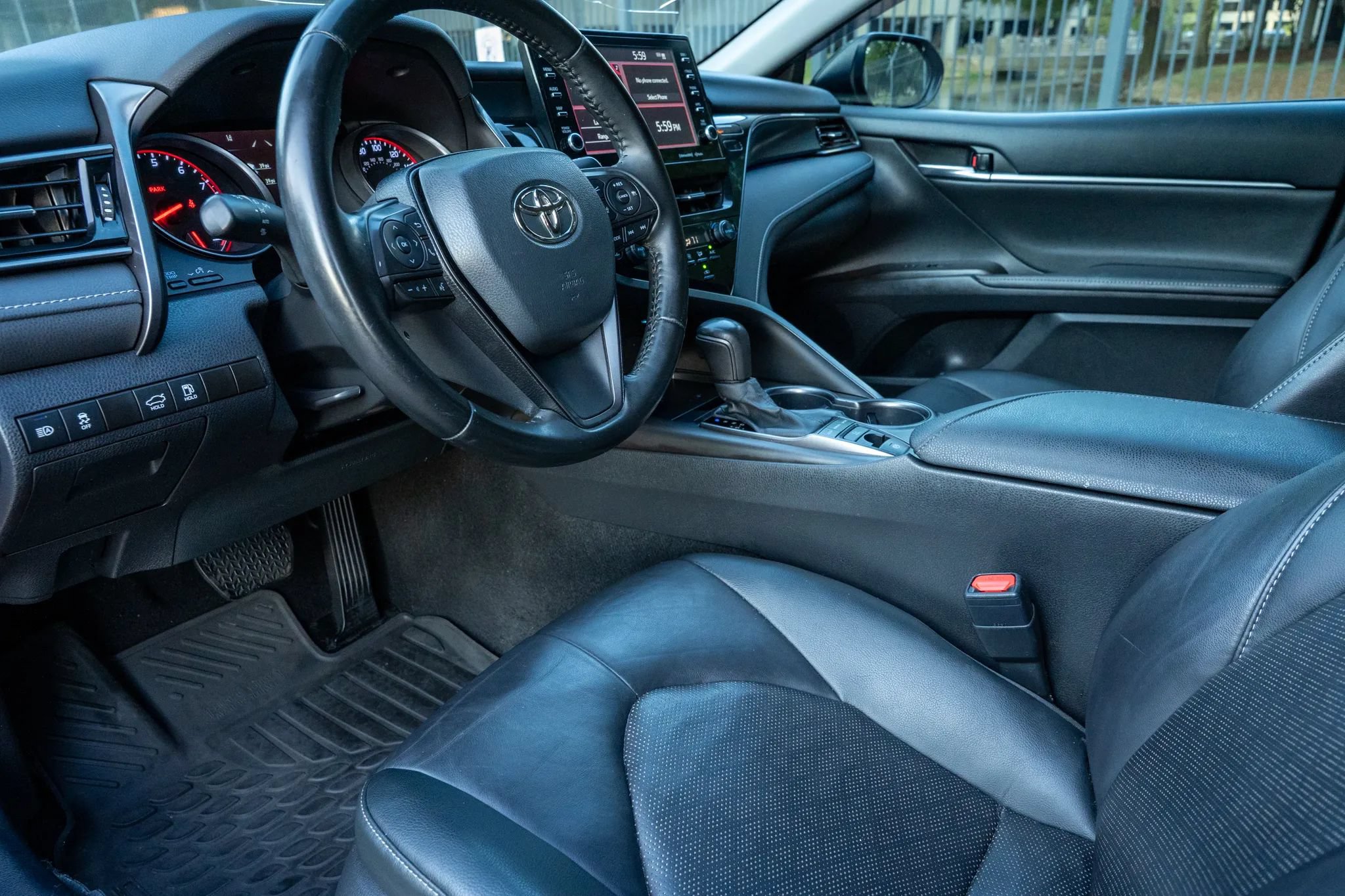 Used 2022 Toyota Camry XSE FWD image 10