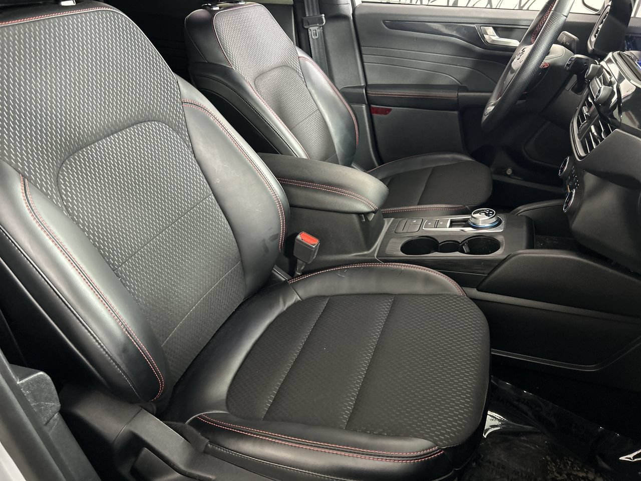 Used 2025 Ford Escape ST-Line w/ Equipment Group 301A FWD image 25