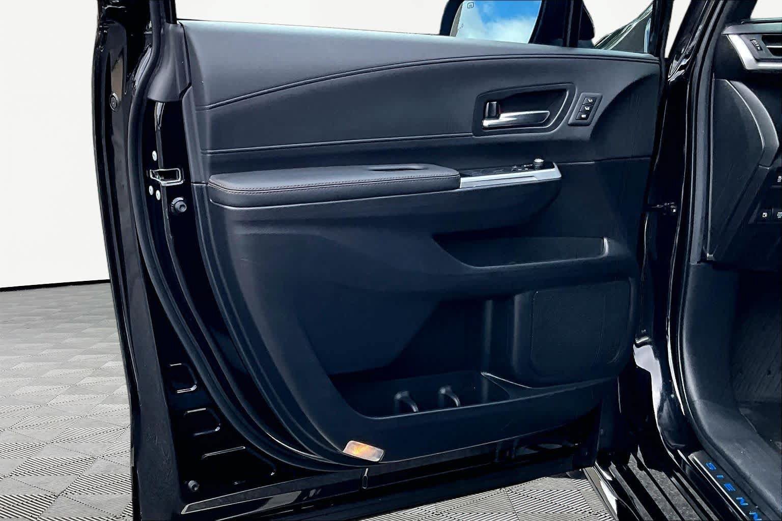 Certified 2025 Toyota Sienna Limited FWD image 22
