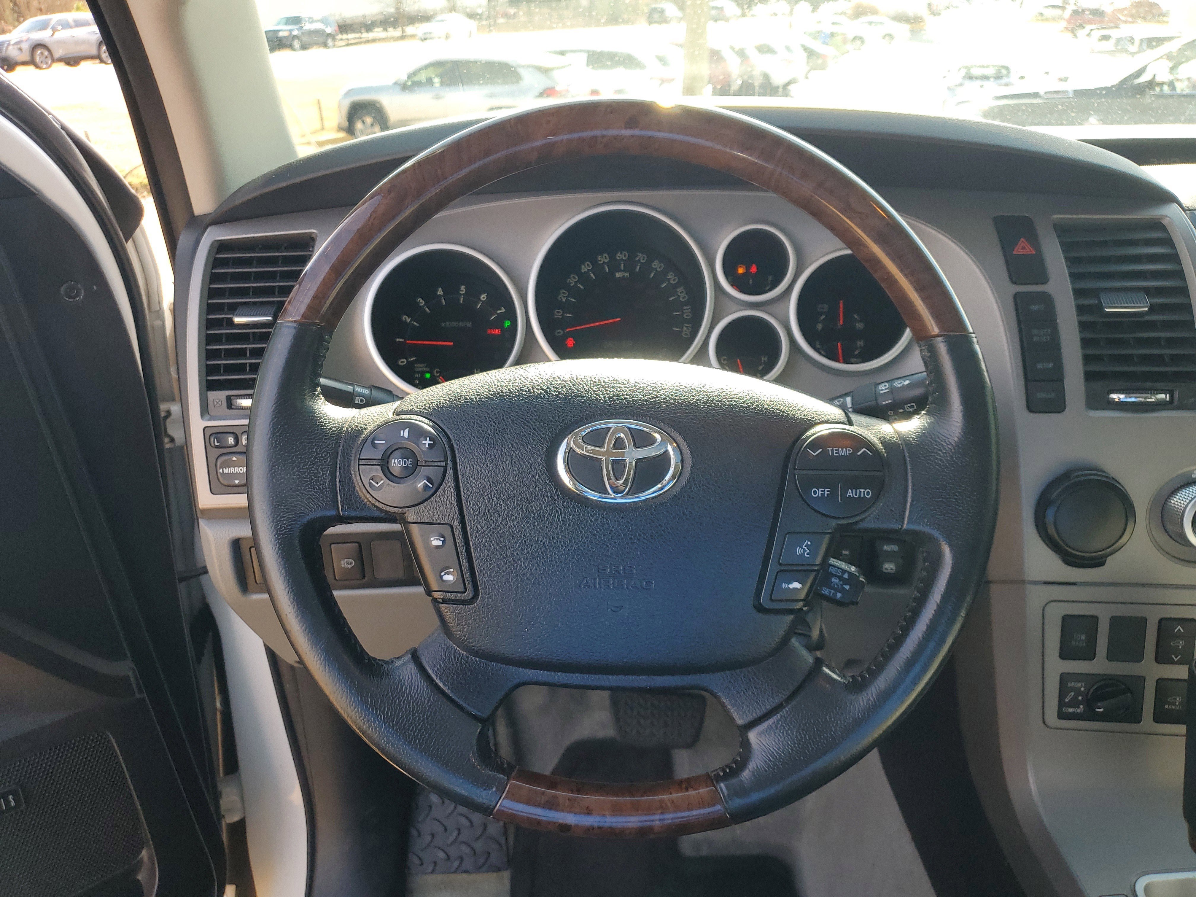 Used 2010 Toyota Sequoia Platinum image 25