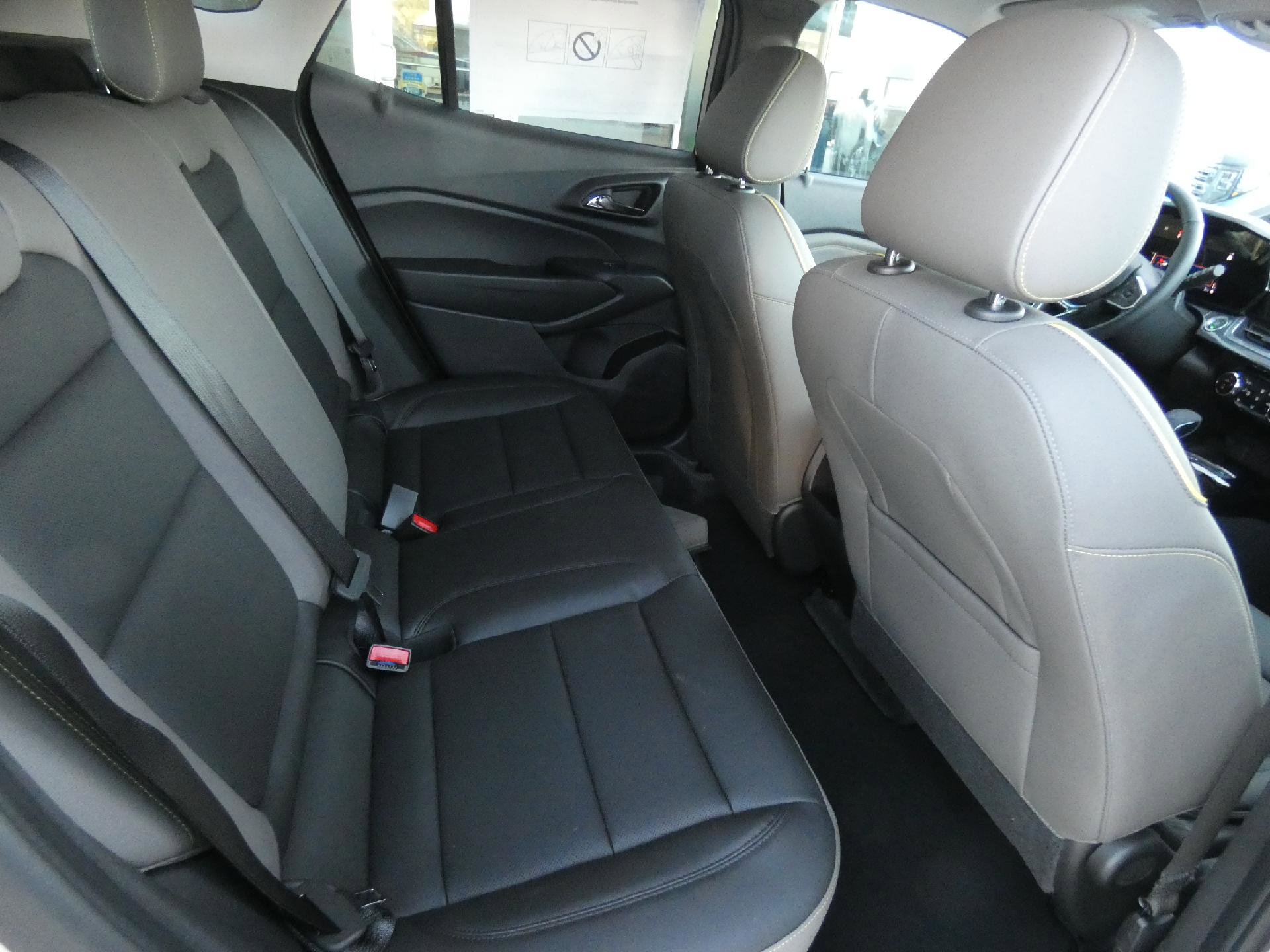 New 2026 Chevrolet Trax ACTIV w/ Sunroof Package image 16