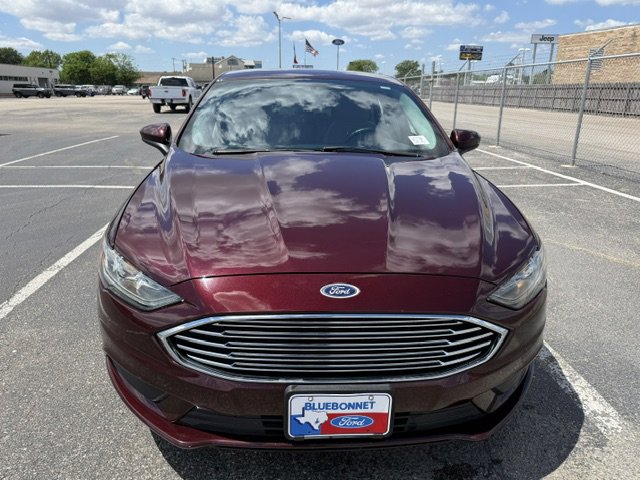 Used 2017 Ford Fusion SE w/ Fusion SE Technology Package image 2