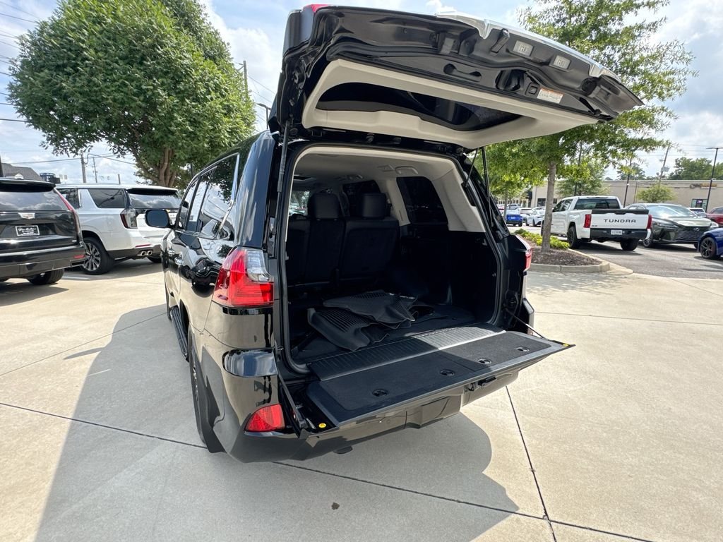 Used 2021 Lexus LX 570 4WD w/ Luxury Package image 33