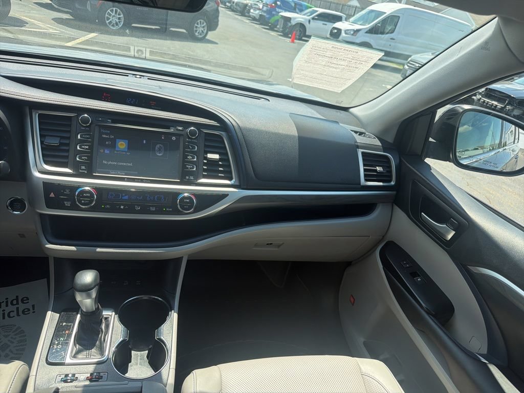 Used 2018 Toyota Highlander Limited AWD/4WD image 18