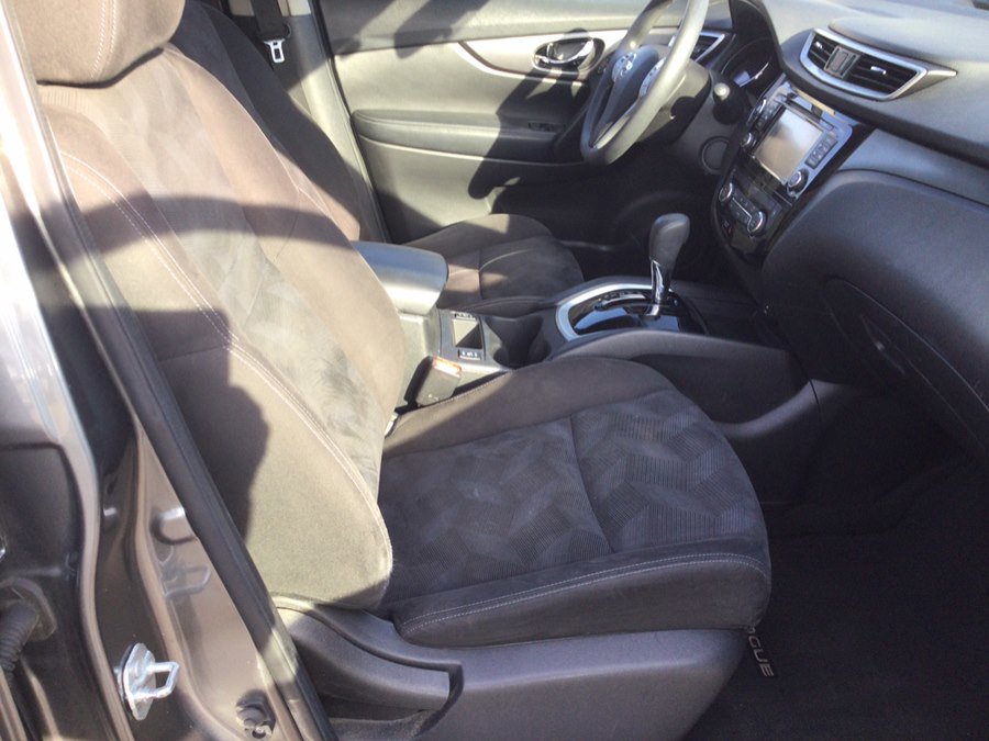 Used 2015 Nissan Rogue SV w/ SV Premium Package image 15