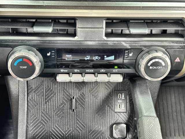 Used 2025 Toyota Tacoma SR5 AWD/4WD image 18