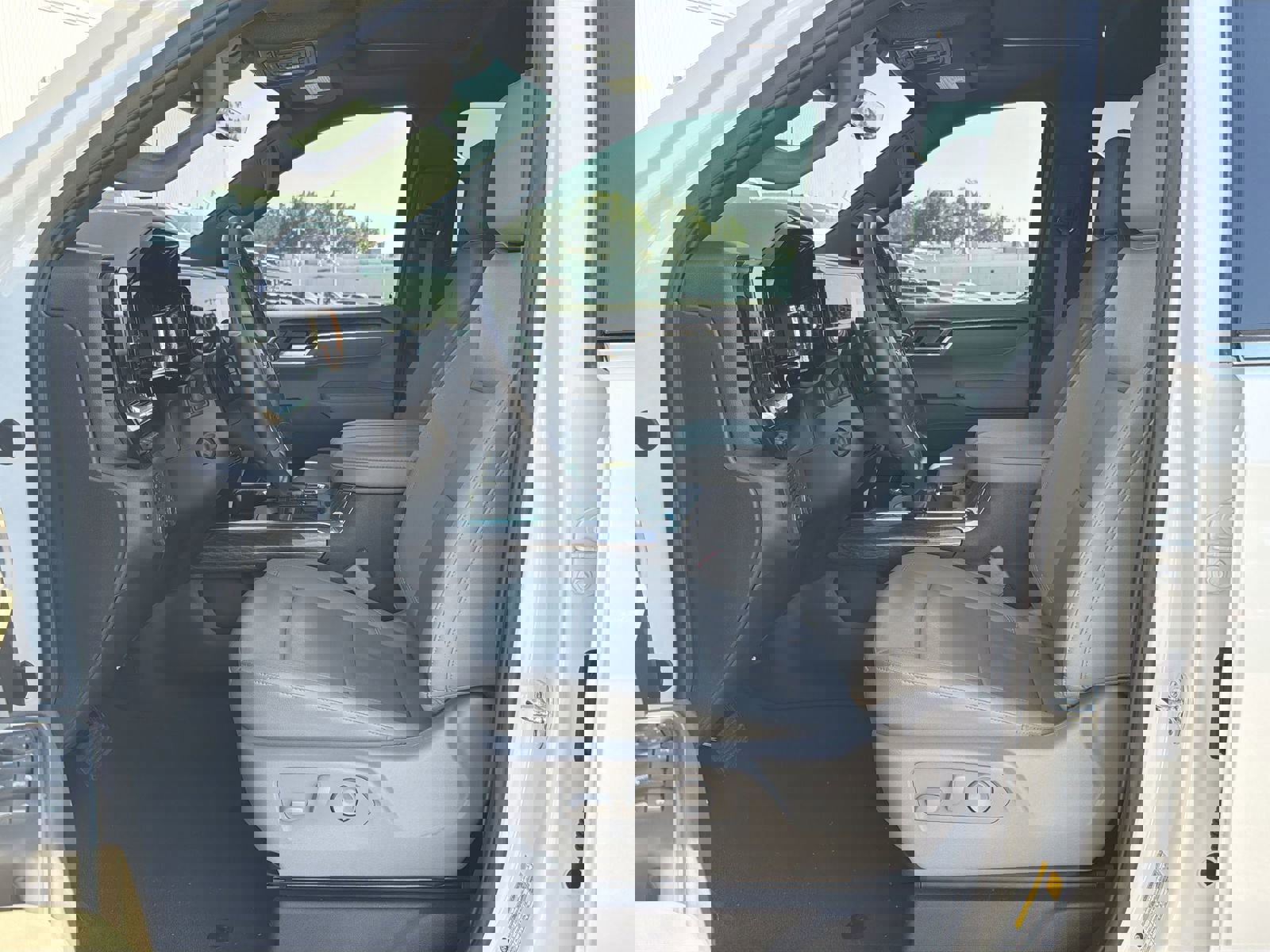 Used 2025 Chevrolet Silverado 1500 LTZ w/ LTZ Premium Package image 16