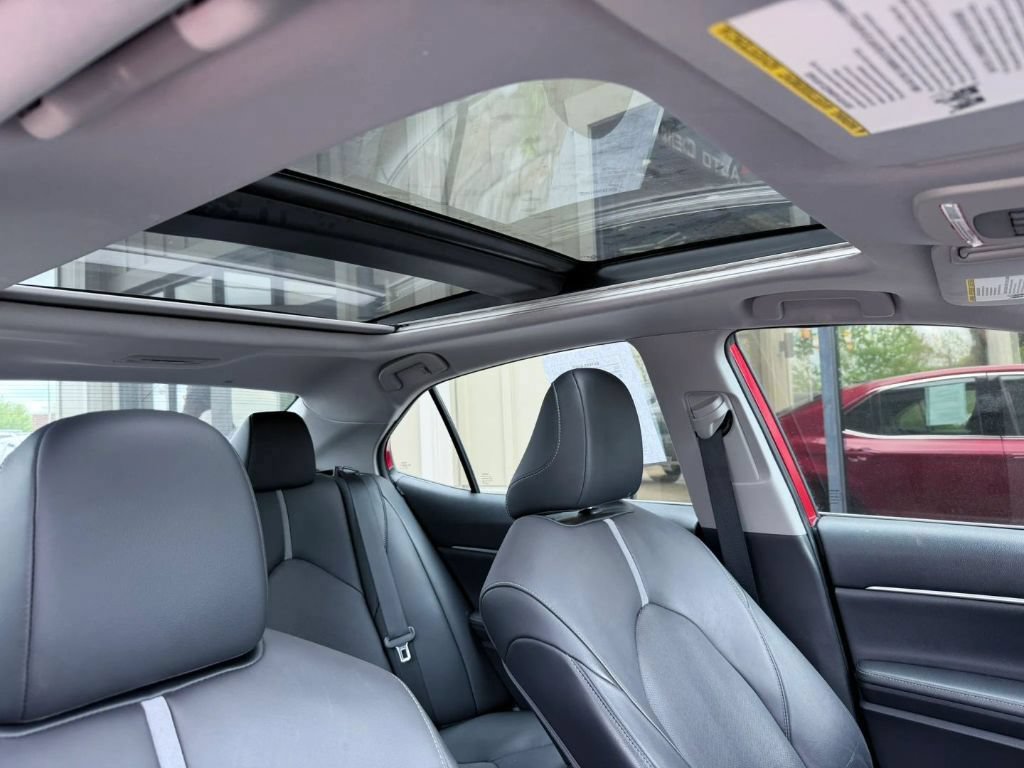 Used 2021 Toyota Camry XSE FWD image 8