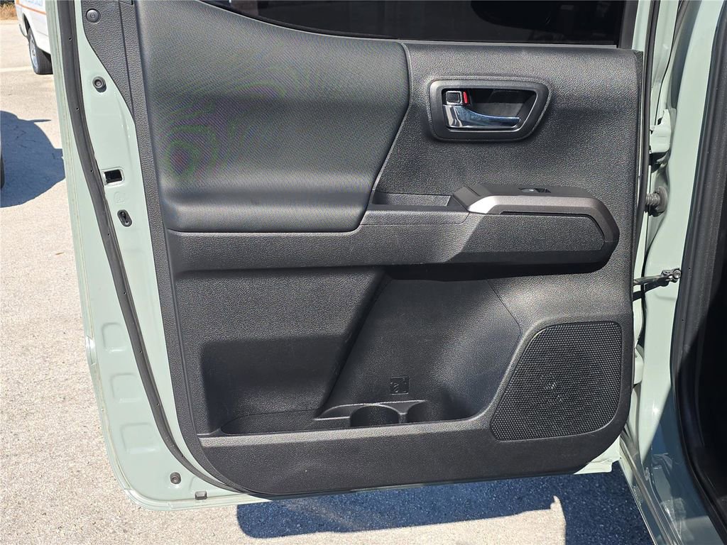 Used 2023 Toyota Tacoma TRD Off-Road w/ Advanced Technology Package image 10