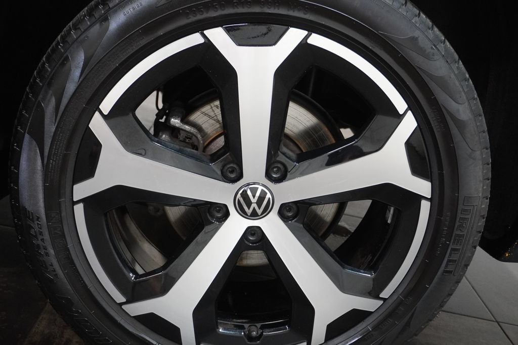 Certified 2026 Volkswagen Tiguan SE AWD/4WD image 11