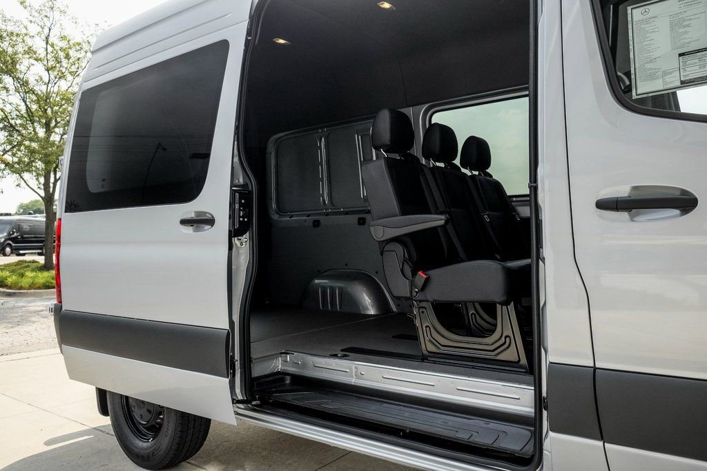 Used 2025 Mercedes-Benz Sprinter 2500 image 10