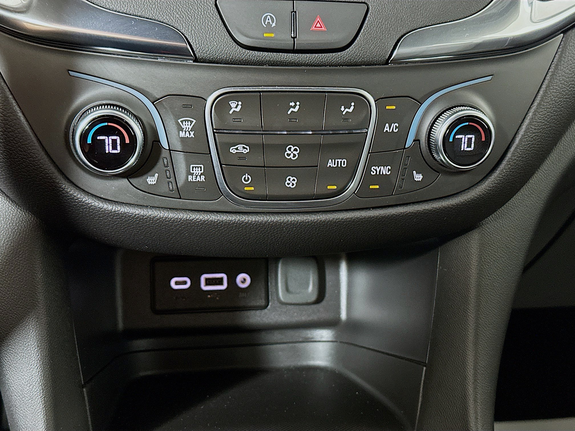 Used 2024 Chevrolet Equinox LT w/ LPO, Floor Liner Package FWD image 15