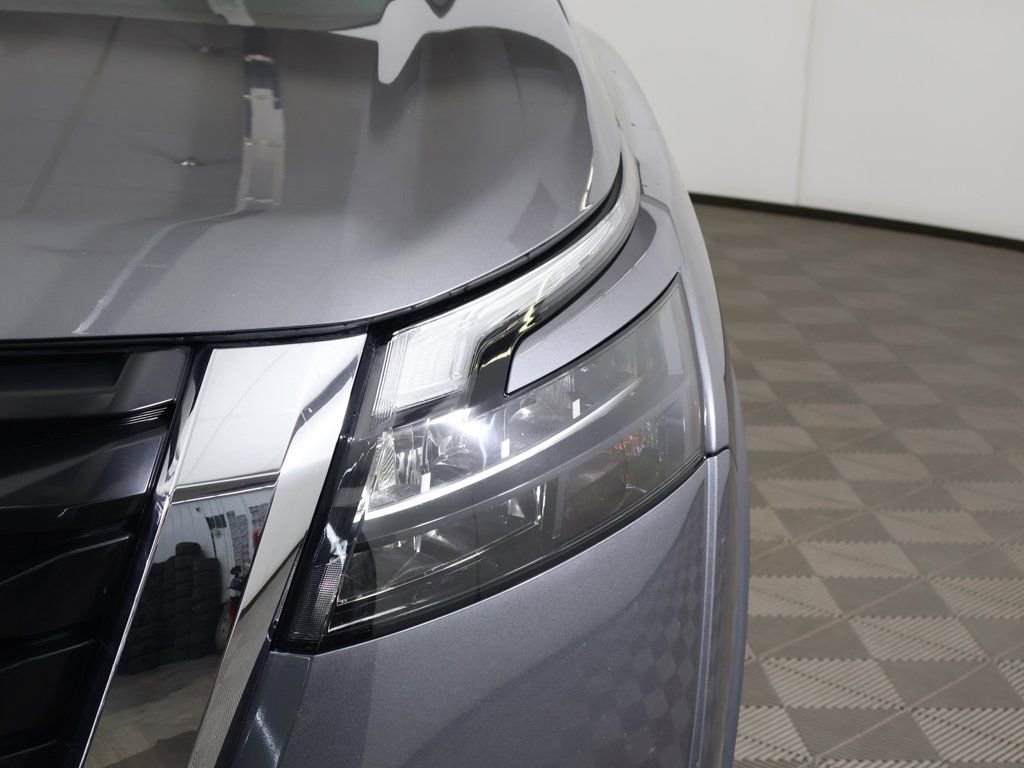 Used 2023 Nissan Pathfinder SV image 14