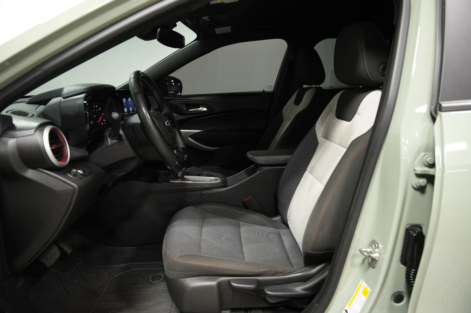 Used 2024 Chevrolet Trax RS w/ Driver Confidence Package image 23