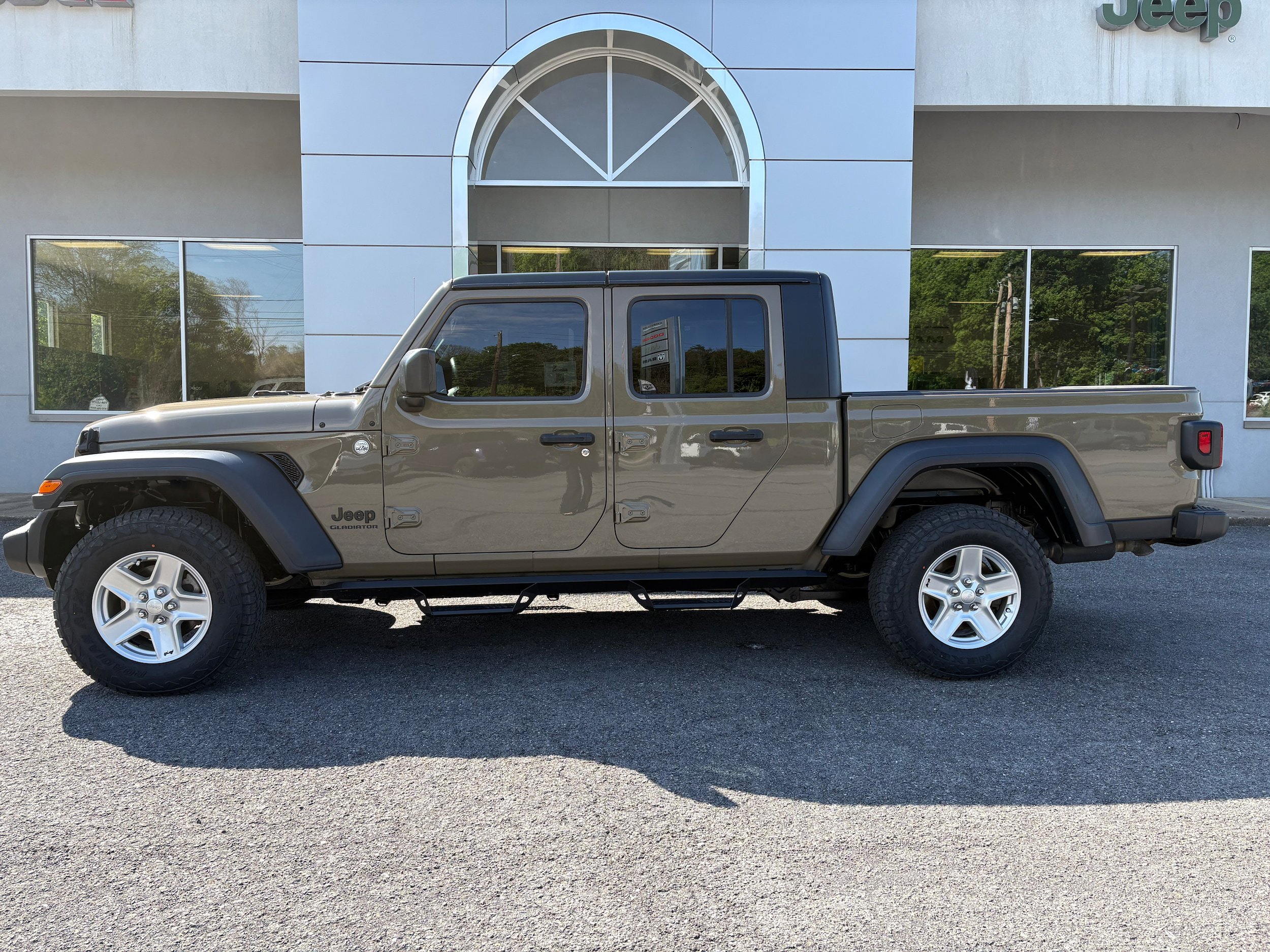Certified 2020 Jeep Gladiator Sport w/ Quick Order Package 24S AWD/4WD image 2