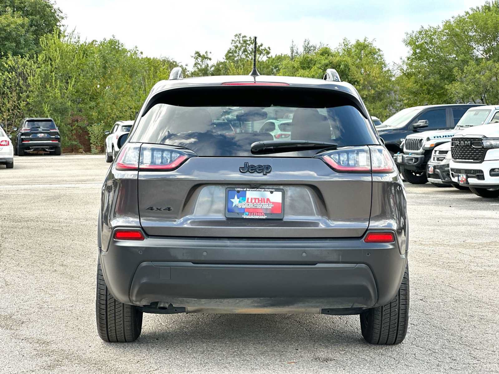 Used 2021 Jeep Cherokee Latitude Plus w/ Sun & Sound Group AWD/4WD image 14