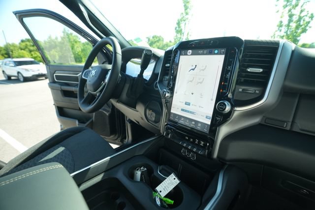 New 2026 RAM 2500 Big Horn AWD/4WD image 34