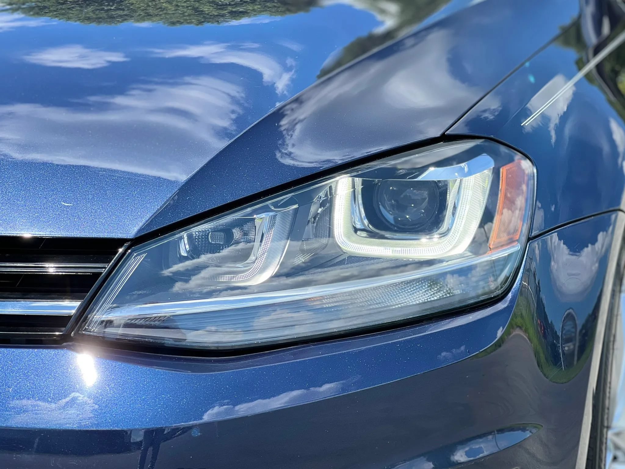 Used 2015 Volkswagen Golf 4-Door FWD image 9