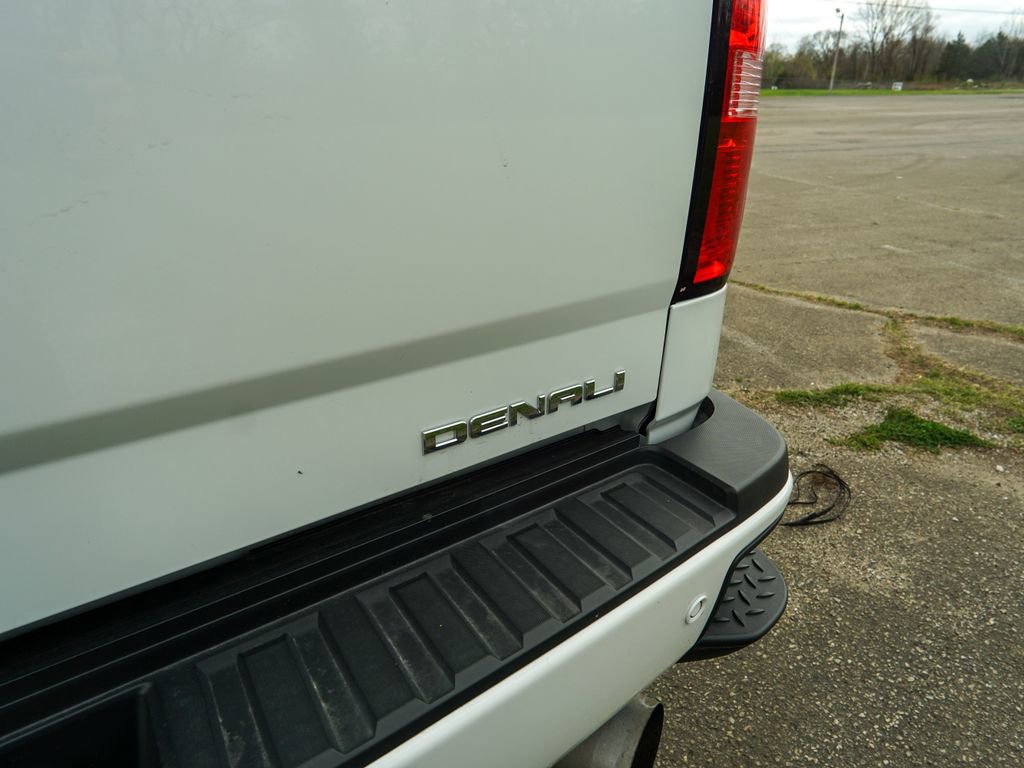 Used 2017 GMC Sierra 2500 Denali w/ Duramax Plus Package AWD/4WD image 9
