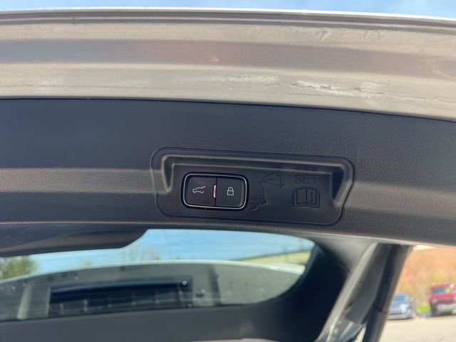 Used 2021 Ford Explorer XLT w/ Equipment Group 202A AWD/4WD image 16