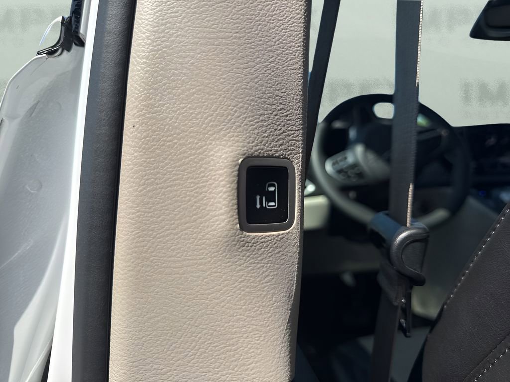 Used 2023 Chrysler Pacifica Touring-L FWD image 30