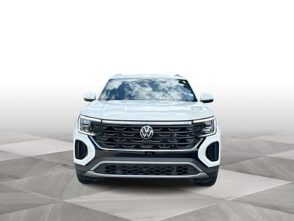 Certified 2025 Volkswagen Atlas Cross Sport SE FWD image 3