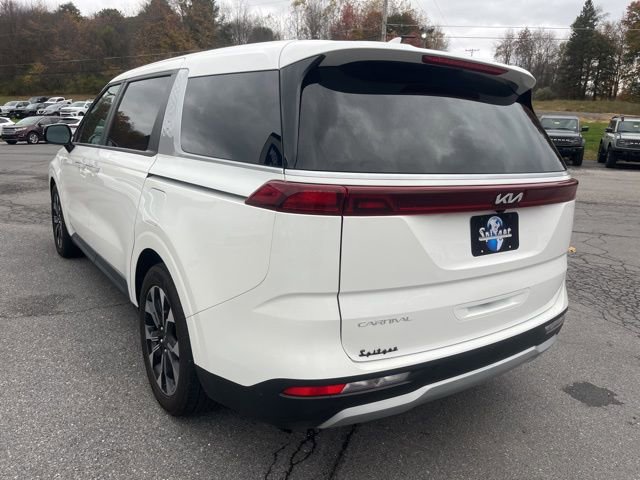 Used 2024 Kia Carnival EX image 8