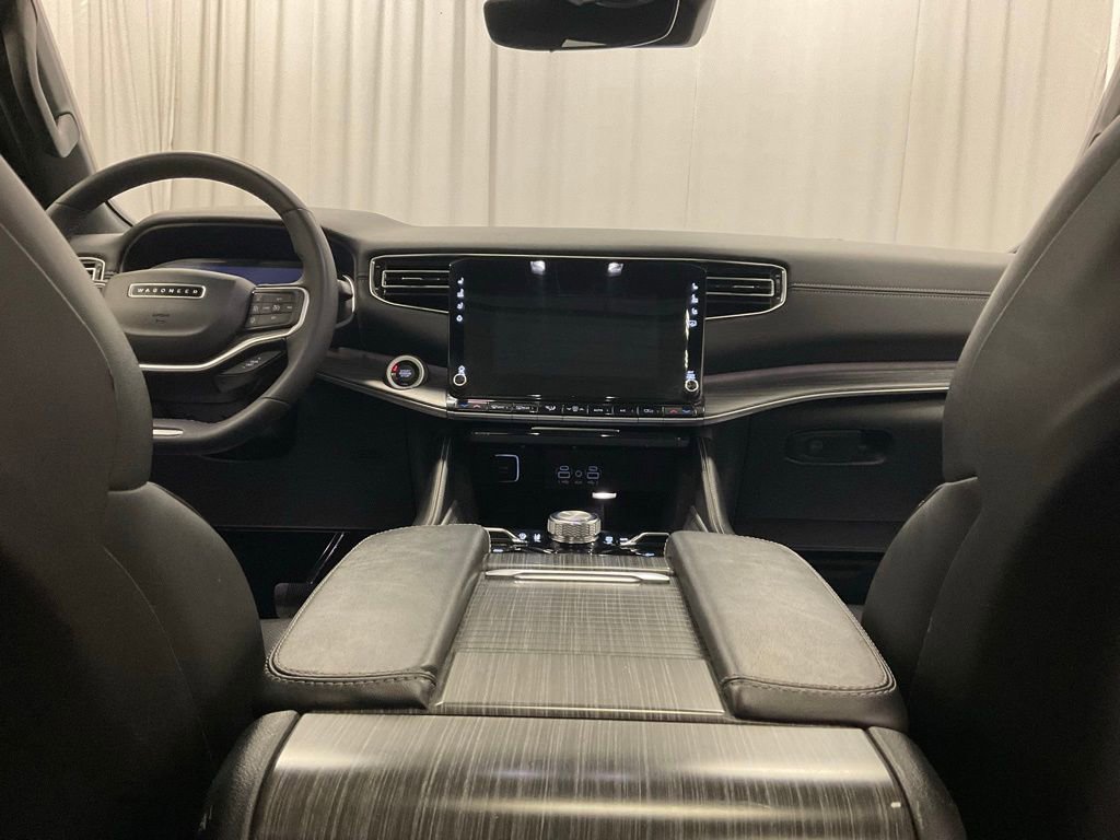 Used 2023 Jeep Wagoneer L Series III w/ Premium Group I image 34